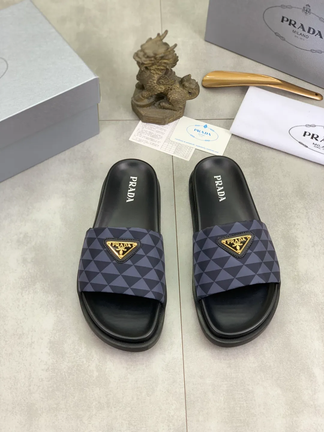 Men's shoes 💰P320💰【New style】🎁🎁🎁 PRADA Prada's new casual slippers, original official website, perfect workmanship, conveying a kind of noble luxury, sublimating its definition of luxury in Prada's high-end extraordinary craftsmanship. Original combination outsole, code number: 38-44 (45 customized) Multiple colors 🉑️ to choose from